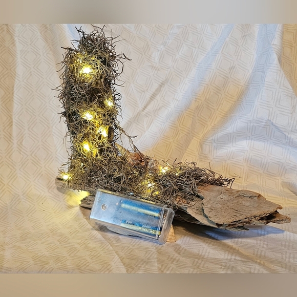 Homemade Driftwood, Seashell, And Fairy Lights Decor - Picture 4 of 5